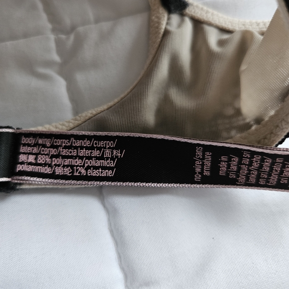 Victoria's Secret Black and Cream Wireless Push Up Plunge Lace Bra - Picture 4 of 4